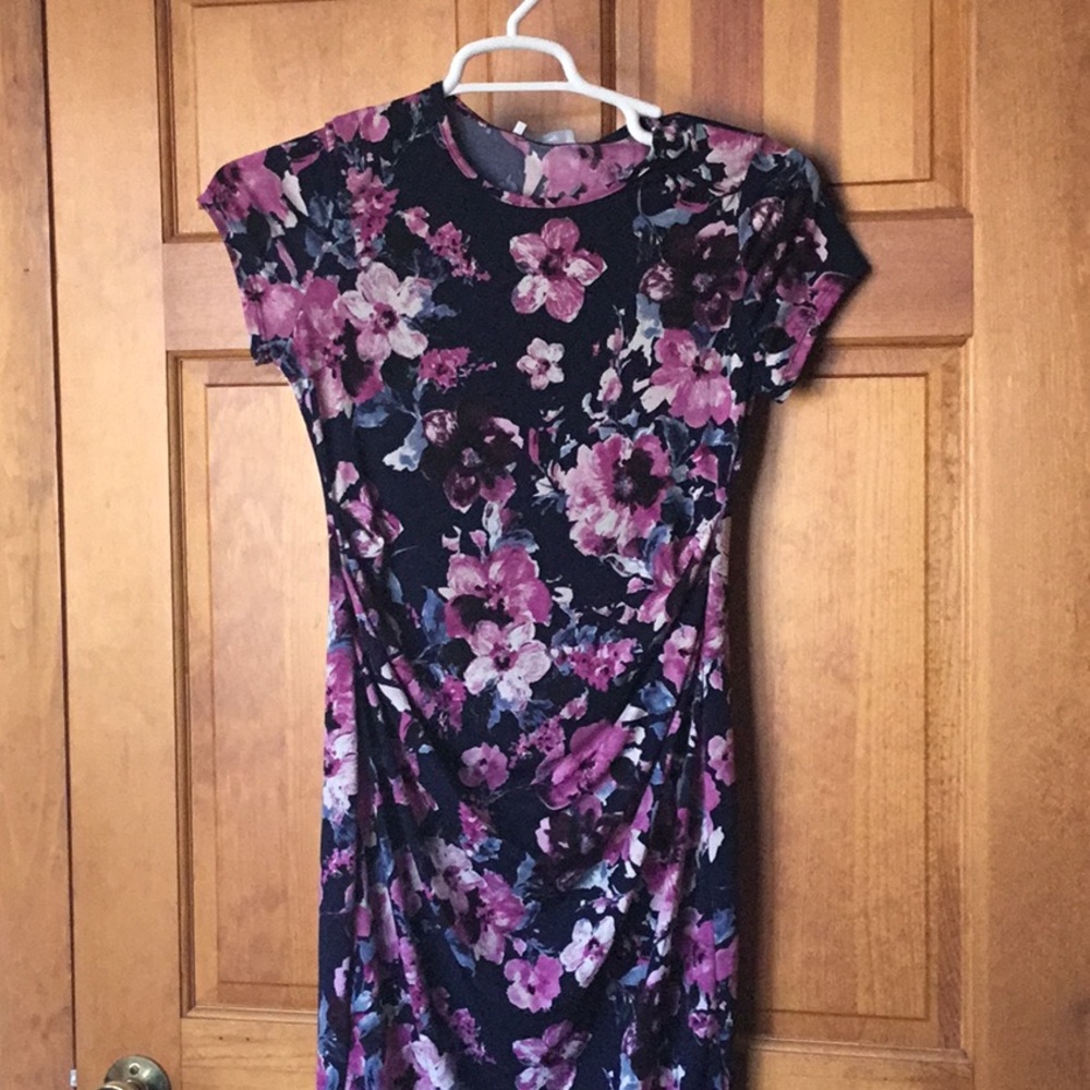 Beautiful maternity dress NWT. Sz M